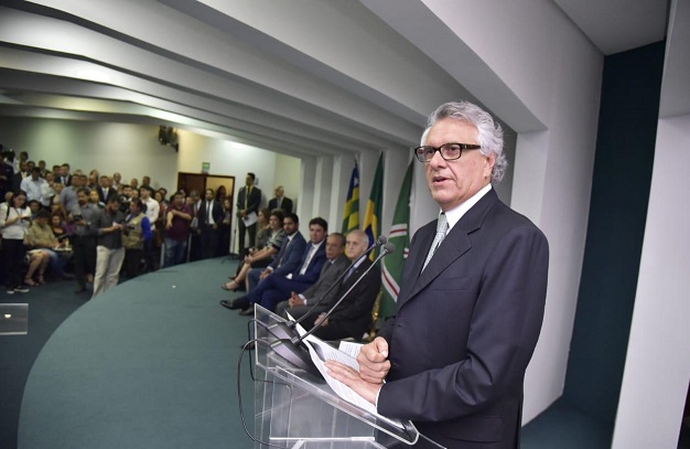 Caiado assina protocolo de intenções para instalação de 27 empresas em Goiás
