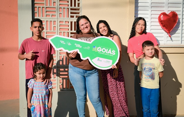 Caiado celebra 4 mil casas a custo zero entregues em Goiás