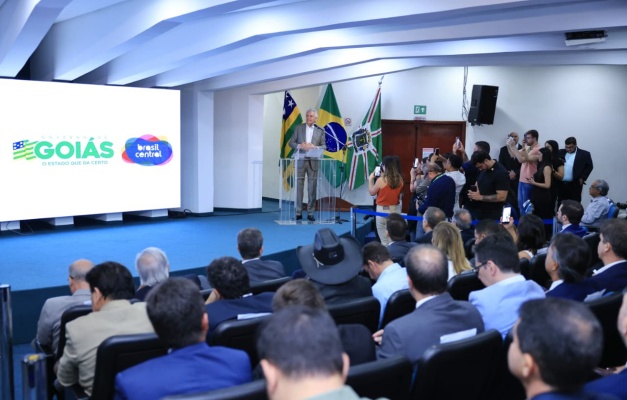 Caiado celebra 50 anos da TBC e destaca crescimento da emissora