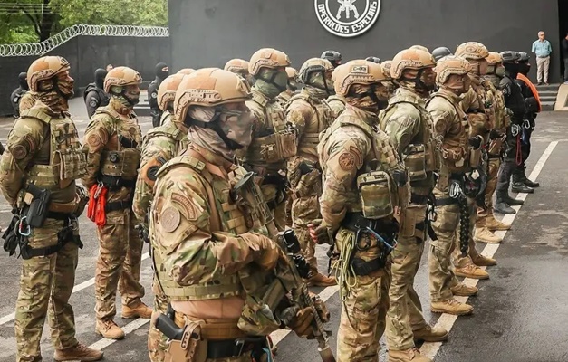 Caiado coloca parte da polícia goiana à disposição de Cláudio Castro no RJ 