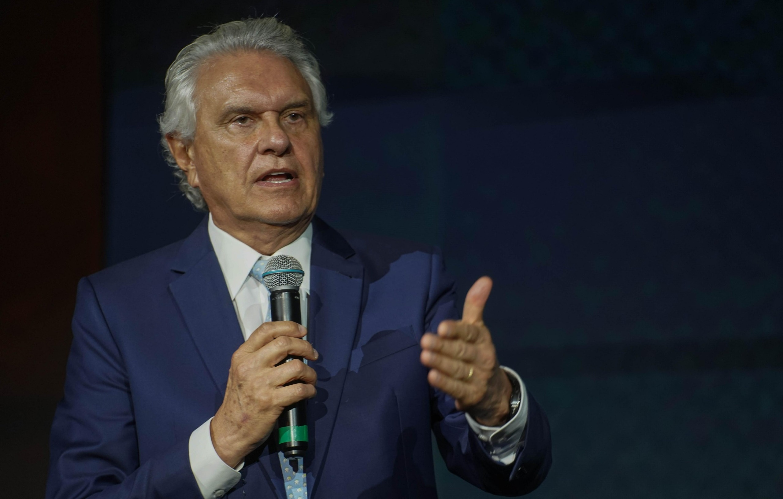 Caiado destaca bom momento da economia goiana na posse da Adial 