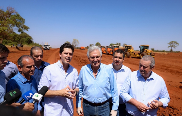 Caiado e Daniel lideram pacote com 70 obras simultâneas em Goiás