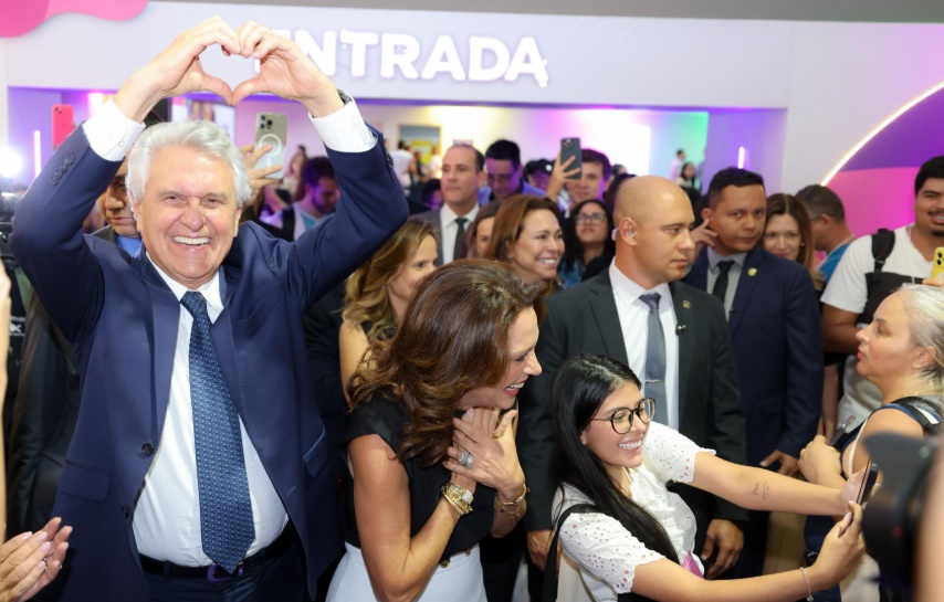 Caiado e Gracinha celebram inclusão de cinco mil estudantes no ProBem