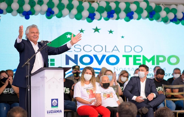 Caiado é homenageado e inaugura escola integral em visita a Luziânia