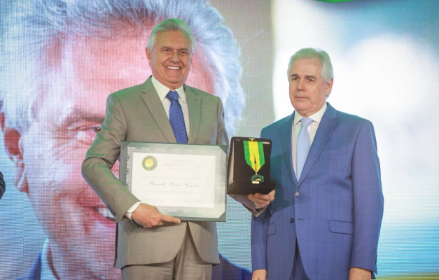 Caiado é homenageado em Brasília por avanços no transporte público  