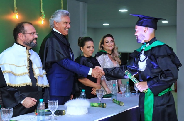 Caiado é paraninfo da primeira turma de Medicina Veterinária da UEG