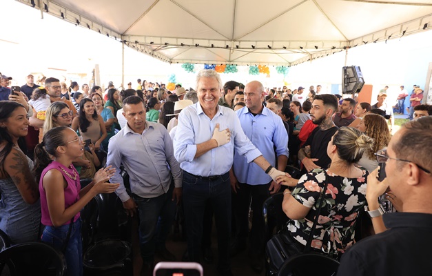 Caiado entrega 50 casas a custo zero em São Francisco de Goiás
