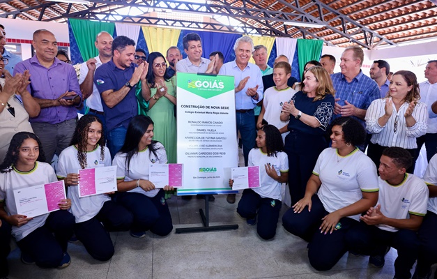 Caiado entrega nova sede de escola em São Domingos 