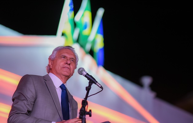 Caiado entrega principal comenda de Goiás a quatro governadores