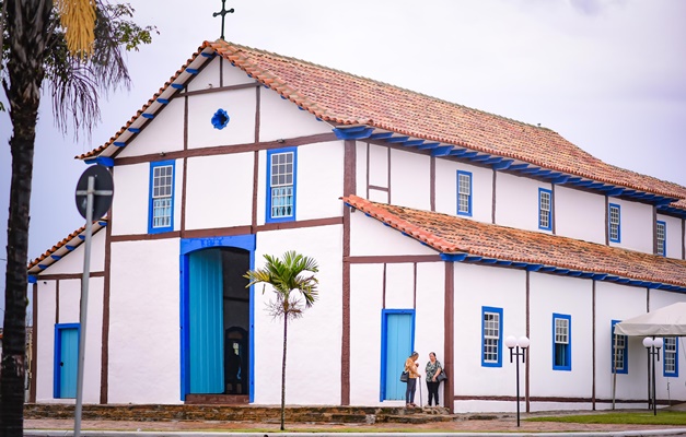 Caiado entrega restauração de Igreja do Nosso Senhor do Bonfim em Silvânia