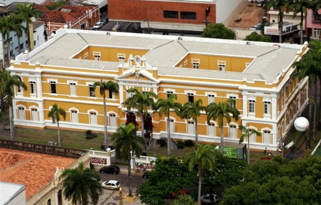 Caiado entrega revitalização do Palácio da Instrução na cidade de Goiás