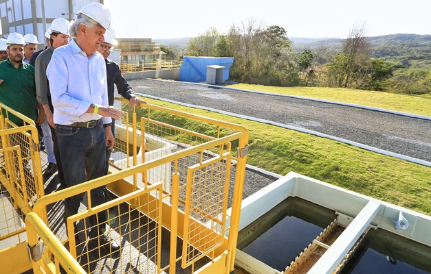 Caiado inaugura Estação de Tratamento de Água de Uruaçu