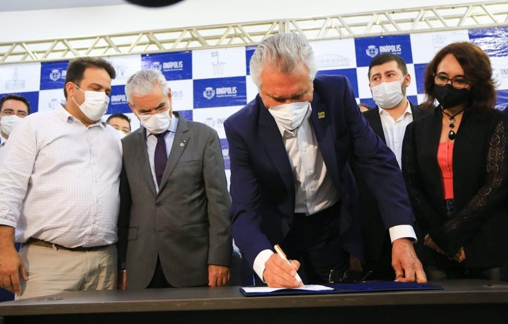 Caiado inaugura postos do Mais Empregos e do Mais Crédito em Anápolis