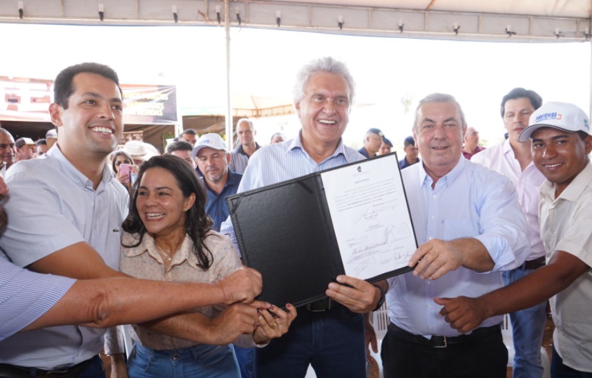 Caiado lança obras de pavimentação da GO-221, em Doverlândia