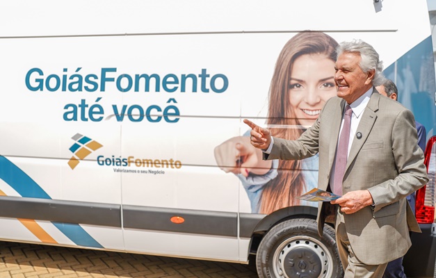 Caiado lança van itinerante para levar crédito a empreendedores em Goiás