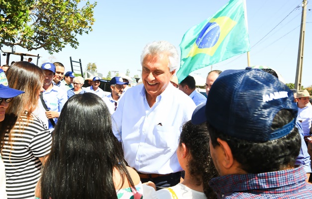 Caiado participa da Feira Agropecuária de Britânia e destaca força do setor