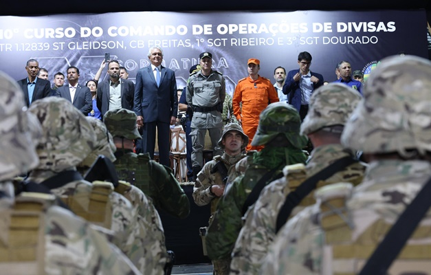 Caiado participa da formatura de policiais do COD em Goiânia