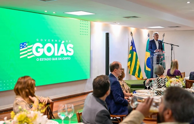 Caiado participa de encontro com pesquisadores de todo o país