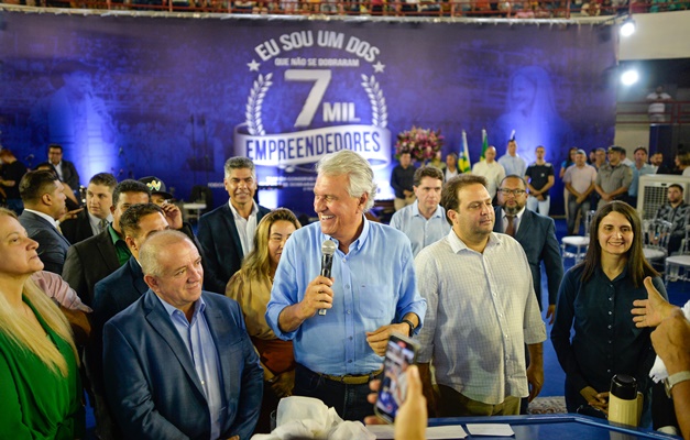 Caiado participa de evento religioso em Anápolis e defende 'promoção da paz'