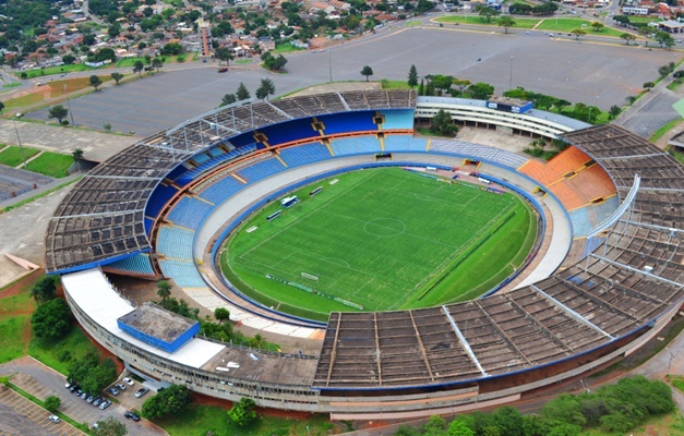 Caiado prestigia comemoração dos 50 anos do Estádio Serra Dourada