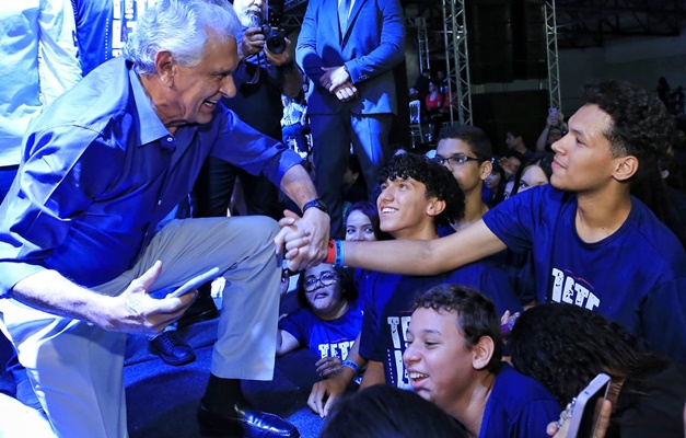 Caiado prestigia conferência de jovens da Assembleia de Deus em Goiânia 
