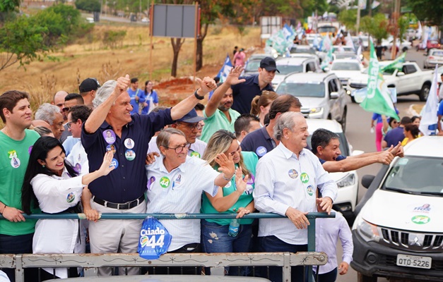 Caiado realiza carreatas em Inhumas e Aparecida de Goiânia