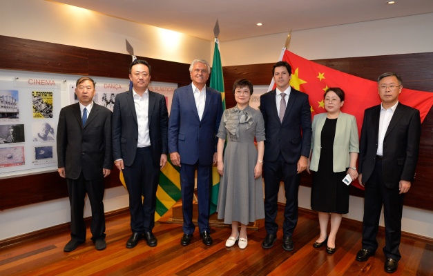 Caiado recebe comitiva chinesa de Hebei no Palácio das Esmeraldas