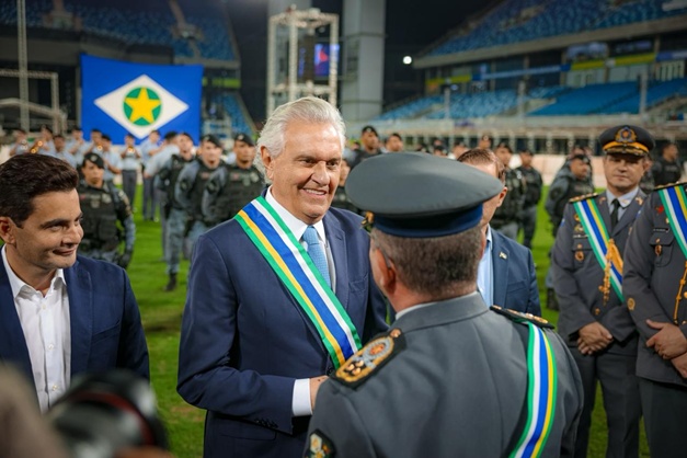 Caiado recebe maior honraria concedida pela Polícia Militar de Mato Grosso