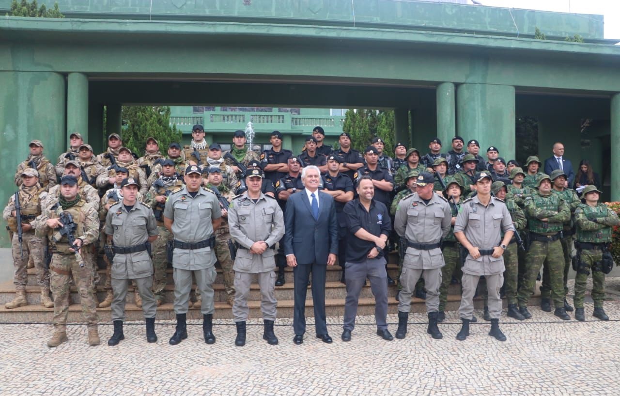 Caiado recebe policiais enviados ao RS: "contribuição fundamental"