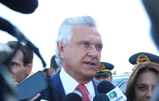 Caiado testa positivo para covid-19