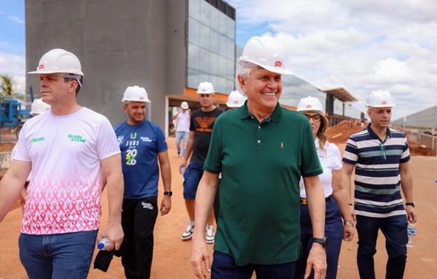 Caiado vistoria obras do Autódromo de Goiânia: "Cronograma adiantado"