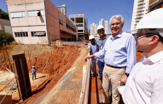 Caiado vistoria obras no Autódromo de Goiânia e no Basileu França