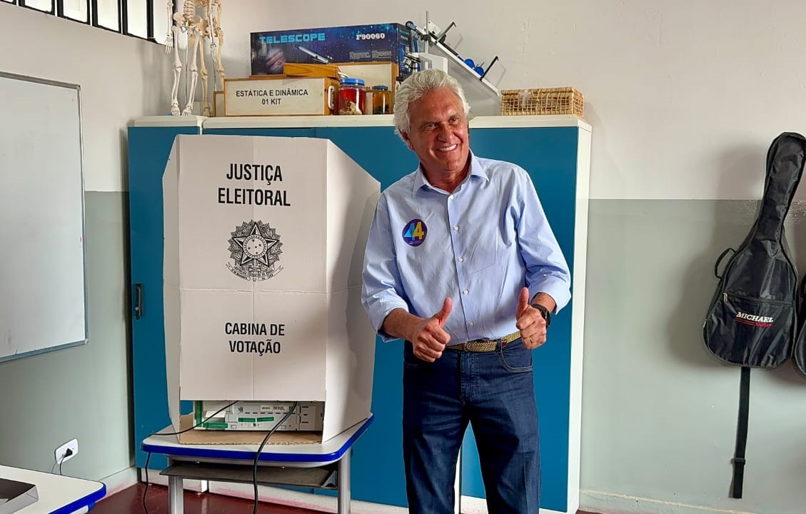 Caiado vota em Nova Crixás e defende importância de escolher bem os gestores