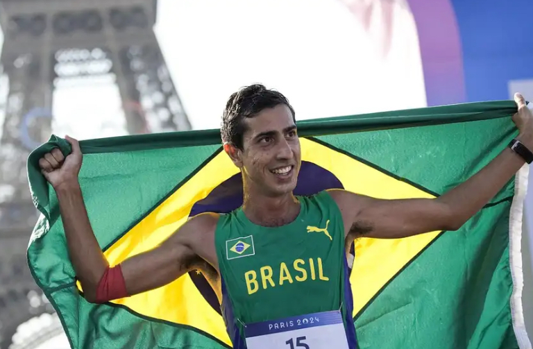 Caio Bonfim fatura prata inédita para o Brasil na marcha atlética