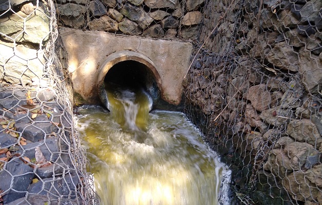Caldas Novas: Demae é multada por descarte inadequado de esgoto 