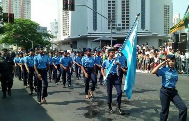 Calor suspende participação de alunos do Estado em desfiles cívicos em Goiás