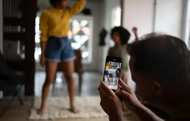 Câmara aprova projeto contra adultização de crianças nas redes sociais