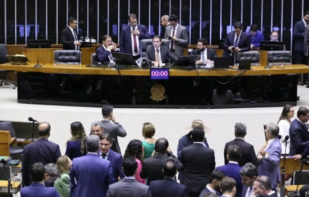 Câmara aprova projeto para sustar ação penal contra Alexandre Ramagem