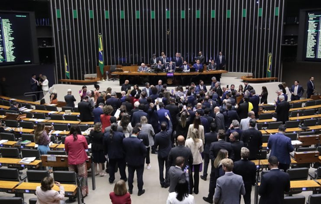Câmara aprova regime de urgência para projeto sobre anistia