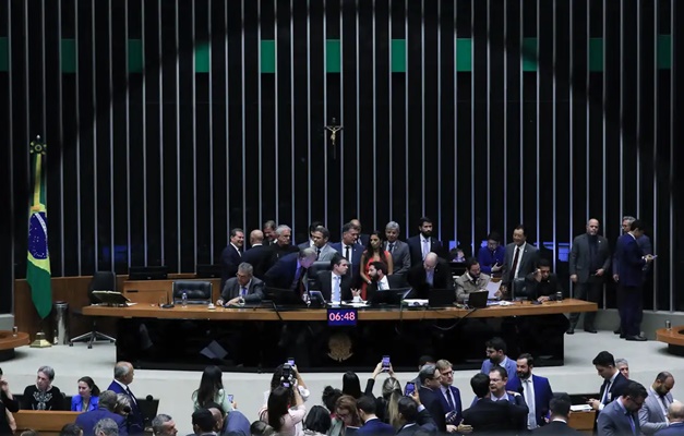 Câmara aprova urgência para PL que proíbe desconto automático no INSS