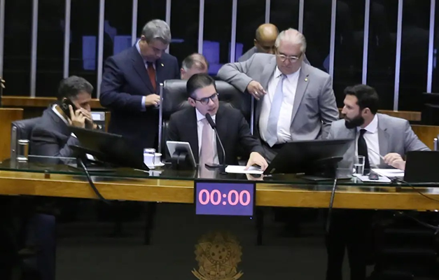 Câmara aprova urgência para proposta que reduz benefícios fiscais