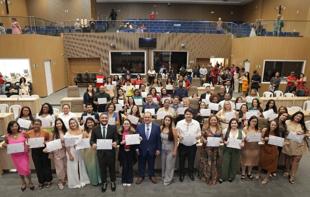 Câmara de Aparecida homenageia profissionais em alusão ao Dia do Enfermeiro