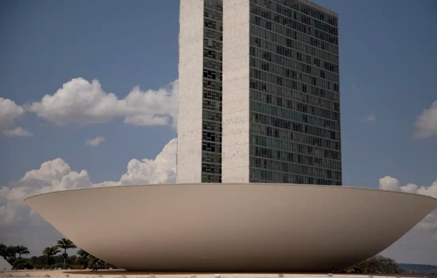 Câmara declara perda de mandato a 7 deputados e dá posse a substitutos
