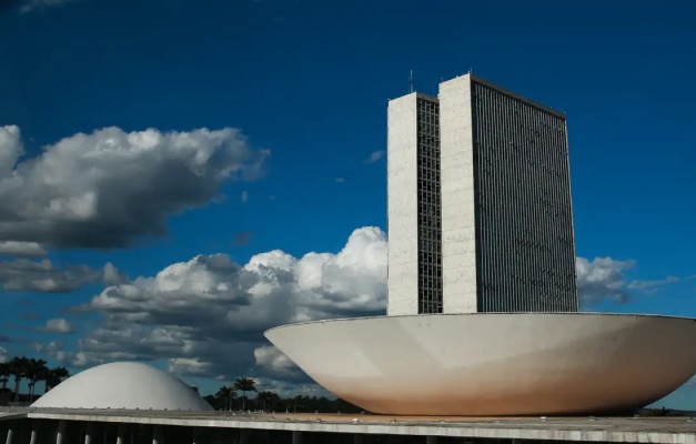 Câmara deve pautar projeto contra ‘adultização’ de crianças nas redes