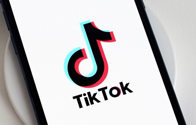 Câmara dos EUA aprova lei para banir TikTok se plataforma não cortar laços com a China