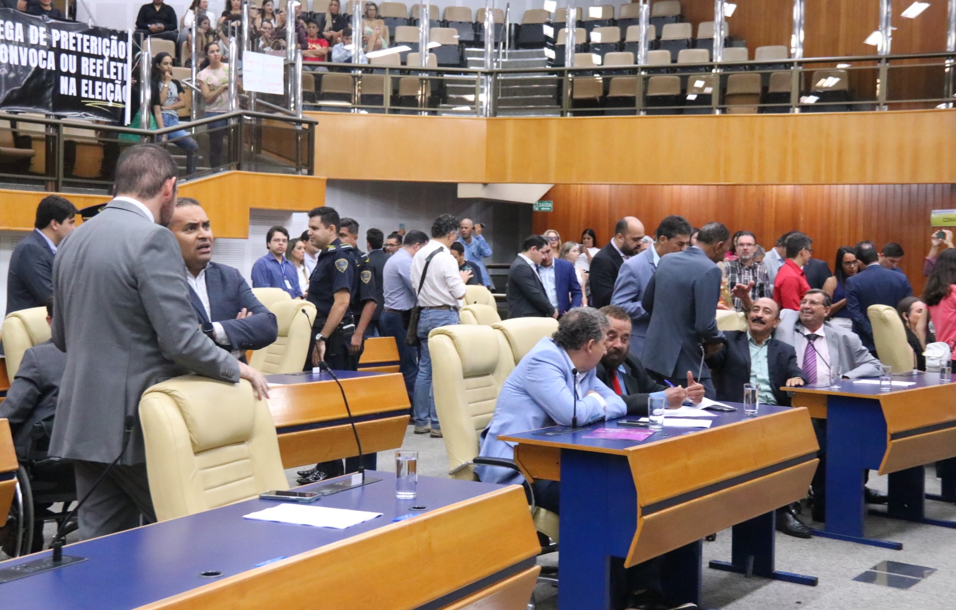 Câmara promulga medida que endurece fiscalização a acúmulo de lixo nas ruas
