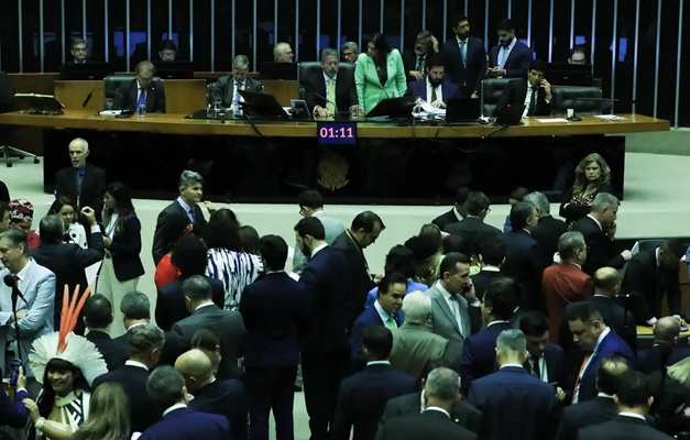 Câmara revoga novo seguro DPVAT e limita bloqueio de emendas