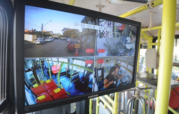 Câmeras de vigilância começam a monitorar 160 ônibus em Goiânia
