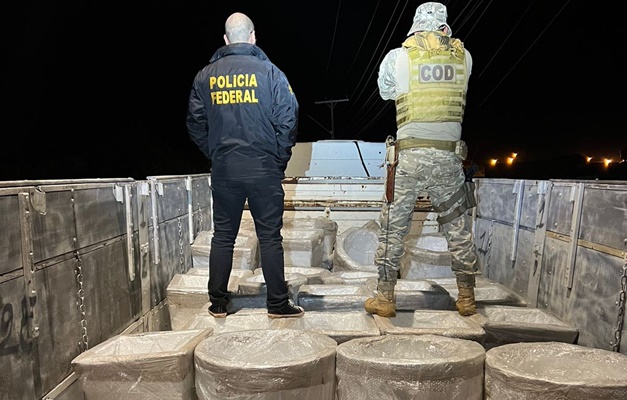 Caminhão com 800 quilos de maconha é apreendido em Chapadão do Céu