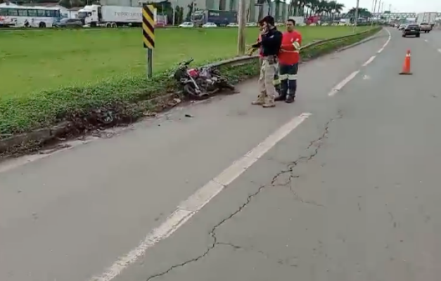 Caminhoneiro bêbado mata motociclista e deixa passageira ferida em Aparecida